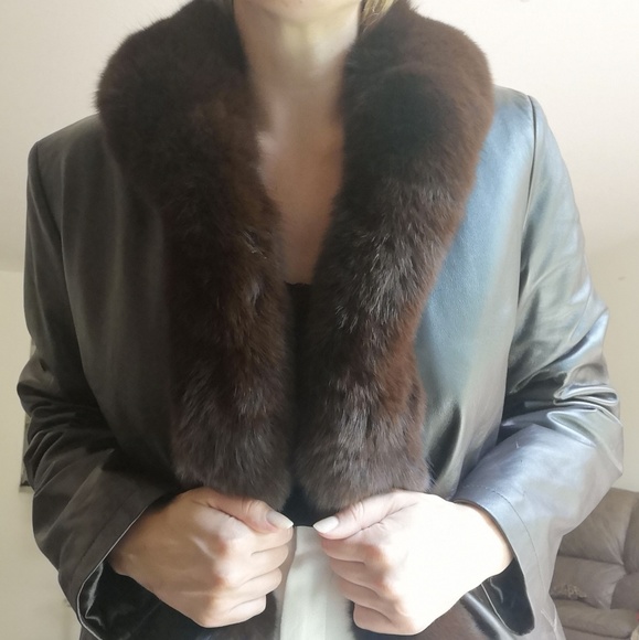 Fancy leather jacket with fur - Picture 3 of 5